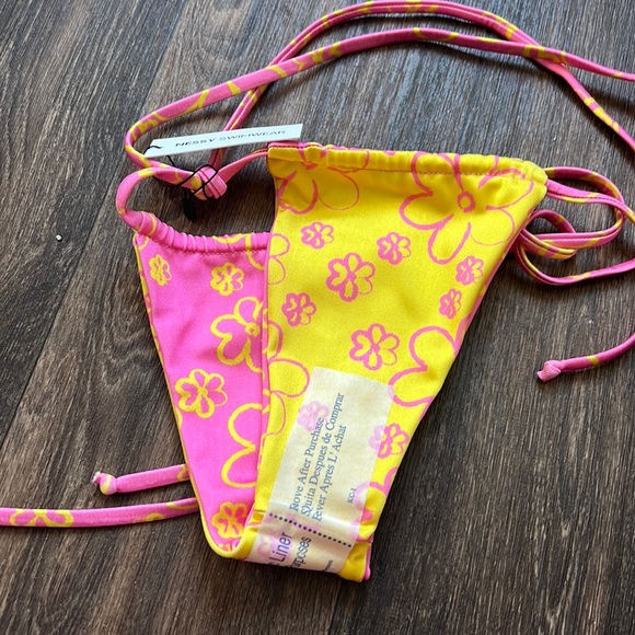 Nessy Swimwear Floral Reversibile Print Bottom - Picture 6 of 6